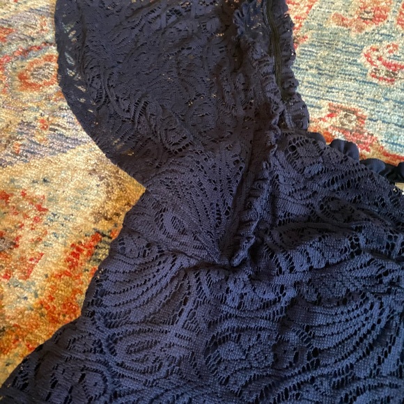 Hinge Blue Lace Top. - Picture 9 of 11
